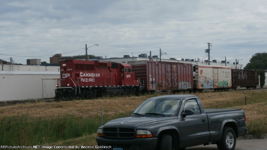 CP 2273 & 3x Car Train